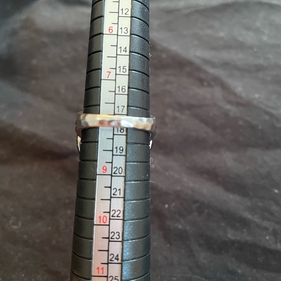 3 stone ring - Picture 4 of 4